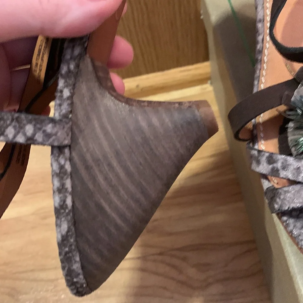New with box Bacio 61 Tombolo 8-1/2 snakeskin leather criss cross ankle sandals